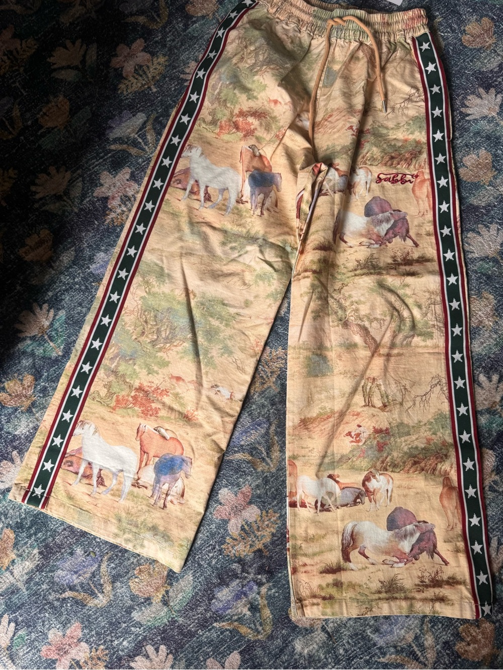 Women’s Printed Wide-Leg Pants in Mustard with Star-Trim - Picture 9 of 15